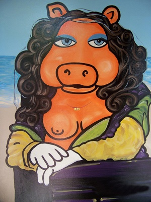 MONA-LISA-36X48-Mizz-Piggy.webp - Art by Picos Pelegri