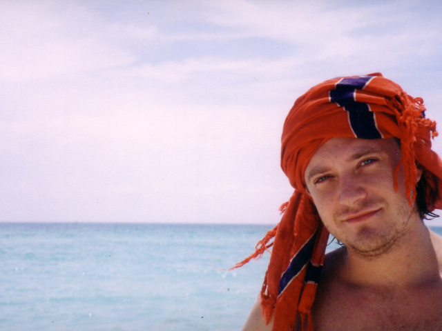 PICTURE OF PICOS PELEGRI AT THE BEACH.