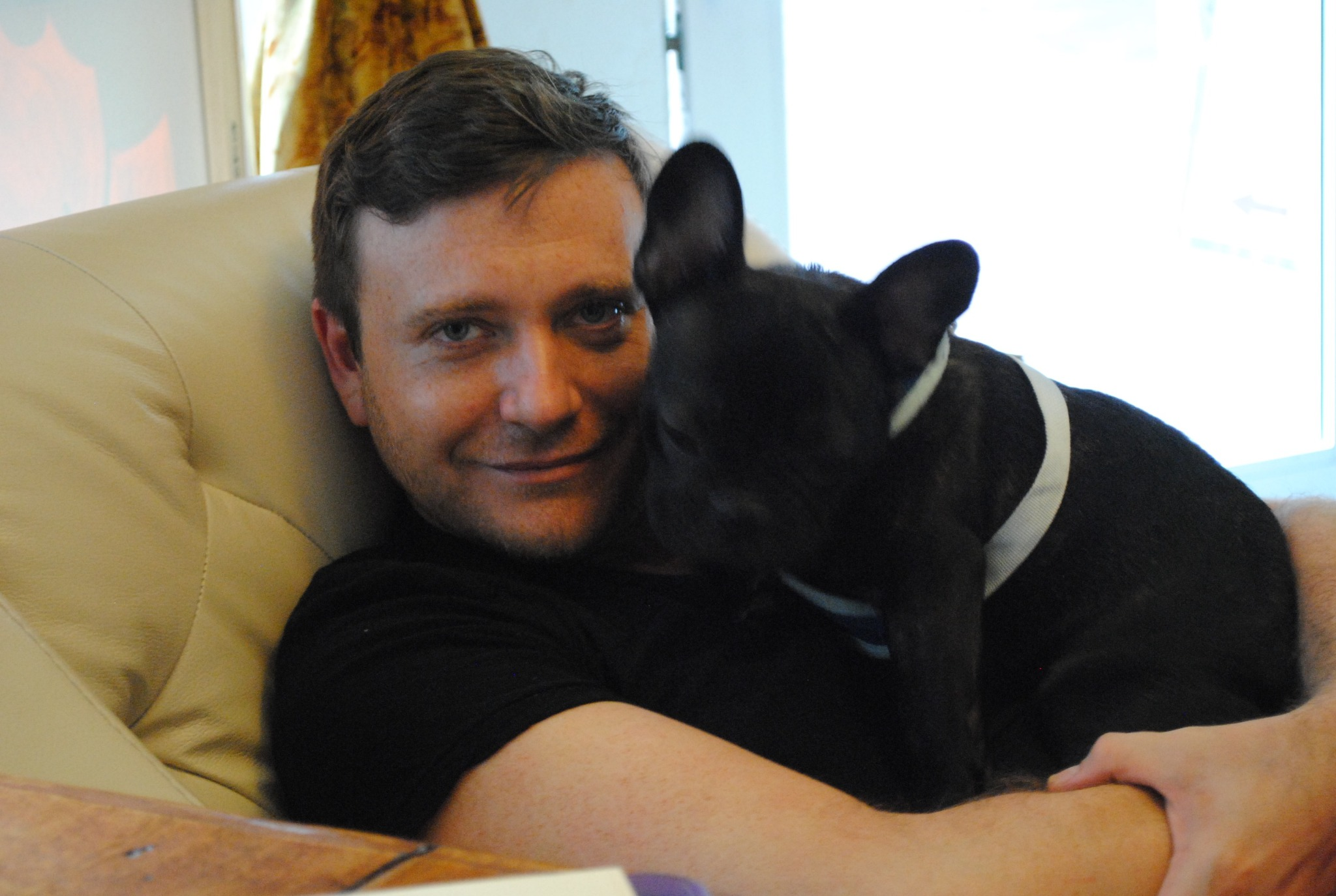 Picos Pelegri relaxing on a sofa with Marcel.